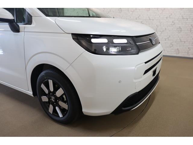 フリード ｅ：ＨＥＶエアー　ＥＸ　クリアランスソナー　クルーズコントロール　レーンアシスト　衝突被害軽減システム　両側電動スライドドア　オートライト　ＬＥＤヘッドランプ　スマートキー　アイドリングストップ　電動格納ミラー（21枚目）