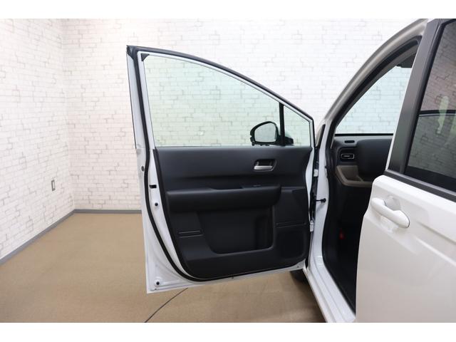 フリード ｅ：ＨＥＶエアー　ＥＸ　クリアランスソナー　クルーズコントロール　レーンアシスト　衝突被害軽減システム　両側電動スライドドア　オートライト　ＬＥＤヘッドランプ　スマートキー　アイドリングストップ　電動格納ミラー（25枚目）