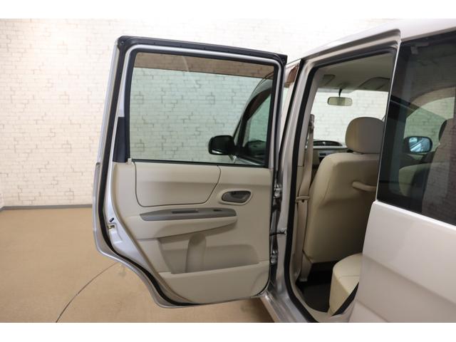 ステラ Ｌ　キーレスエントリー　ベンチシート　ＣＶＴ　盗難防止システム　ＣＤ　衝突安全ボディ　エアコン　パワーステアリング　パワーウィンドウ（21枚目）