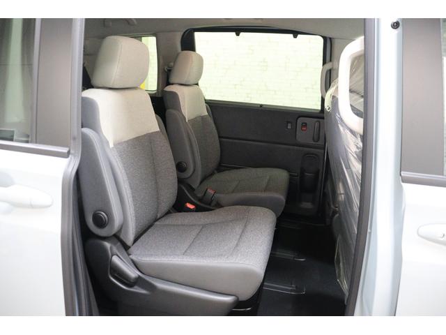 フリード エアー　クリアランスソナー　クルーズコントロール　レーンアシスト　衝突被害軽減システム　両側電動スライドドア　オートライト　ＬＥＤヘッドランプ　スマートキー　３列シート　ウォークスルー　ＣＶＴ（11枚目）