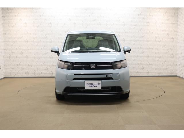 フリード エアー　クリアランスソナー　クルーズコントロール　レーンアシスト　衝突被害軽減システム　両側電動スライドドア　オートライト　ＬＥＤヘッドランプ　スマートキー　３列シート　ウォークスルー　ＣＶＴ（13枚目）