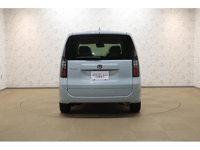 フリード エアー　クリアランスソナー　クルーズコントロール　レーンアシスト　衝突被害軽減システム　両側電動スライドドア　オートライト　ＬＥＤヘッドランプ　スマートキー　３列シート　ウォークスルー　ＣＶＴ（18枚目）