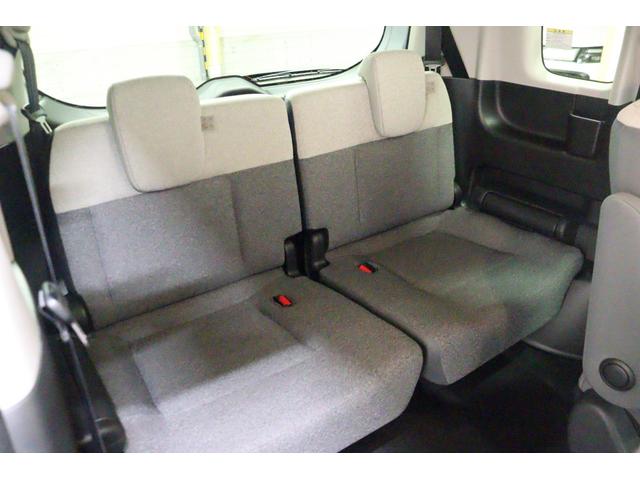 フリード エアー　クリアランスソナー　クルーズコントロール　レーンアシスト　衝突被害軽減システム　両側電動スライドドア　オートライト　ＬＥＤヘッドランプ　スマートキー　３列シート　ウォークスルー　ＣＶＴ（25枚目）