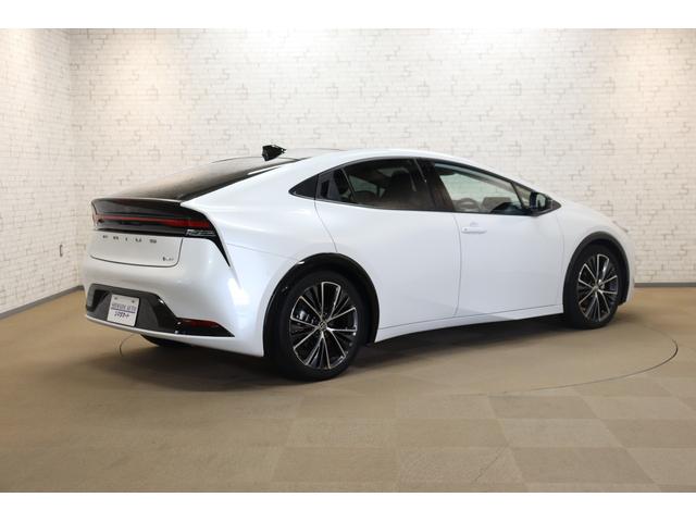 プリウス Ｚ　クリアランスソナー　レーンアシスト　クルーズコントロール　衝突被害軽減システム　全周囲カメラ　ナビ　ＴＶ　アルミホイール　オートマチックハイビーム　オートライト　ＬＥＤヘッドランプ　サンルーフ（17枚目）