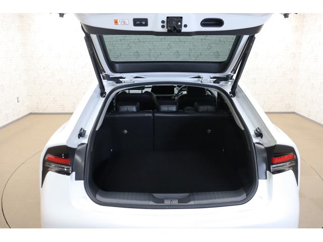 プリウス Ｚ　クリアランスソナー　レーンアシスト　クルーズコントロール　衝突被害軽減システム　全周囲カメラ　ナビ　ＴＶ　アルミホイール　オートマチックハイビーム　オートライト　ＬＥＤヘッドランプ　サンルーフ（19枚目）