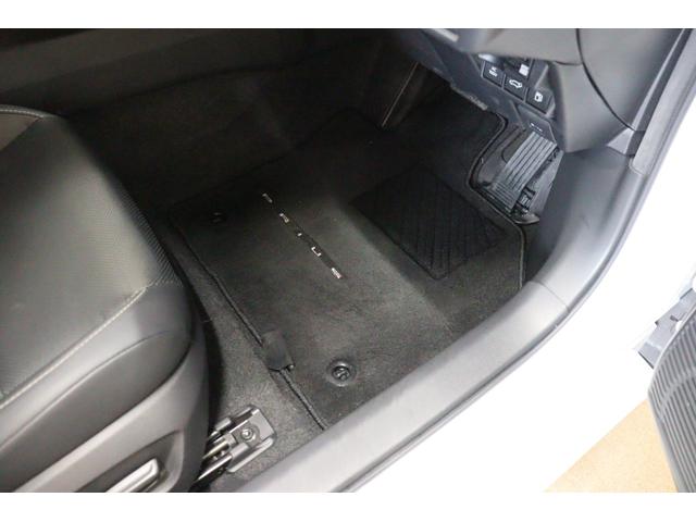 プリウス Ｚ　クリアランスソナー　レーンアシスト　クルーズコントロール　衝突被害軽減システム　全周囲カメラ　ナビ　ＴＶ　アルミホイール　オートマチックハイビーム　オートライト　ＬＥＤヘッドランプ　サンルーフ（21枚目）