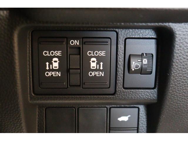 ステップワゴン ｅ：ＨＥＶスパーダ　バックカメラ　クリアランスソナー　クルーズコントロール　レーンアシスト　衝突被害軽減システム　両側電動スライドドア　オートライト　ＬＥＤヘッドランプ　スマートキー　シートヒーター　３列シート（8枚目）