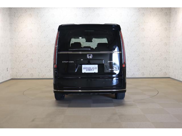 ステップワゴン ｅ：ＨＥＶスパーダ　バックカメラ　クリアランスソナー　クルーズコントロール　レーンアシスト　衝突被害軽減システム　両側電動スライドドア　オートライト　ＬＥＤヘッドランプ　スマートキー　シートヒーター　３列シート（17枚目）