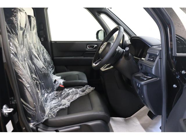 ステップワゴン ｅ：ＨＥＶスパーダ　バックカメラ　クリアランスソナー　クルーズコントロール　レーンアシスト　衝突被害軽減システム　両側電動スライドドア　オートライト　ＬＥＤヘッドランプ　スマートキー　シートヒーター　３列シート（29枚目）