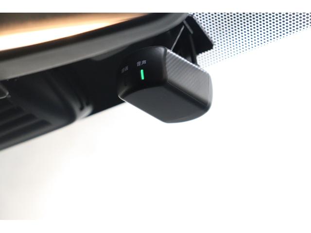 ノート Ｘ　ドライブレコーダー　ＥＴＣ　ナビ　ＴＶ　クリアランスソナー　レーンアシスト　衝突被害軽減システム　スマートキー　アイドリングストップ　電動格納ミラー　ＣＶＴ　盗難防止システム　衝突安全ボディ　ＡＢＳ（9枚目）