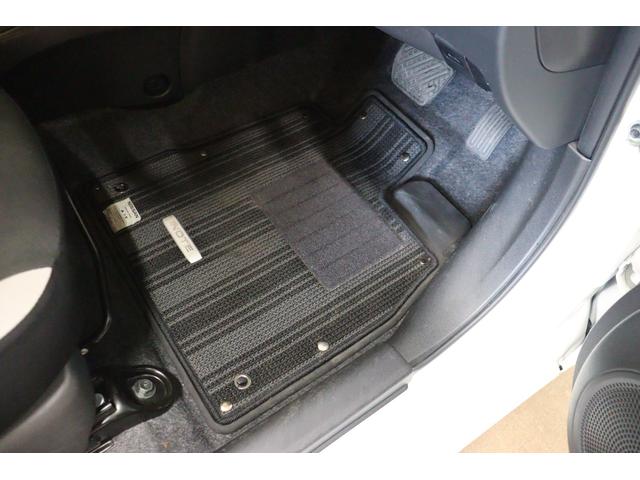 ノート Ｘ　ドライブレコーダー　ＥＴＣ　ナビ　ＴＶ　クリアランスソナー　レーンアシスト　衝突被害軽減システム　スマートキー　アイドリングストップ　電動格納ミラー　ＣＶＴ　盗難防止システム　衝突安全ボディ　ＡＢＳ（23枚目）