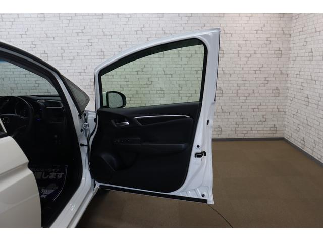 フィットハイブリッド Ｌパッケージ　ハイブリッド　ＥＴＣ　バックカメラ　ナビ　クルーズコントロール　衝突被害軽減システム　ＬＥＤヘッドランプ　スマートキー　ＡＴ　盗難防止システム　衝突安全ボディ　ＣＤ　ＵＳＢ　Ｂｌｕｅｔｏｏｔｈ（32枚目）