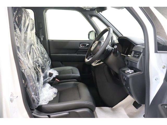 ステップワゴン ｅ：ＨＥＶスパーダ　バックカメラ　クリアランスソナー　クルーズコントロール　レーンアシスト　衝突被害軽減システム　両側電動スライドドア　オートライト　ＬＥＤヘッドランプ　電動リアゲート　スマートキー　シートヒーター（32枚目）