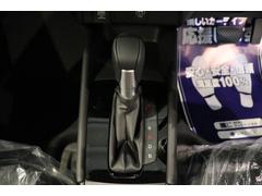 必ず使用するシフトレバー。確りと確認したいですね。 6