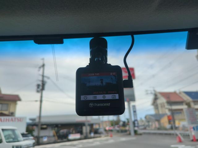 スペーシアカスタム ＧＳ　ドライブレコーダー　禁煙車　ＥＴＣ　バックカメラ　両側スライド・片側電動　ナビ　ＴＶ　ＨＩＤ　アイドリングストップ　電格ミラー　シートヒーター　ベンチシート　ＣＶＴ　盗難防止システム　ＡＢＳ（7枚目）