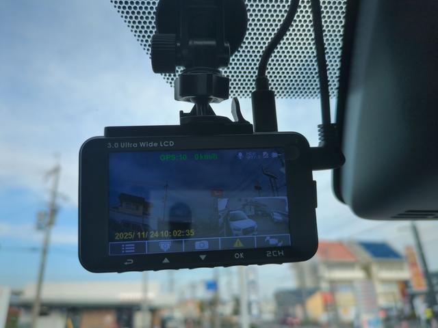 ヴォクシー ＺＳ　煌ＩＩ　禁煙車　バックカメラ　ナビ　ＴＶ　クリアランスソナー　オートクルーズコントロール　レーンアシスト　衝突被害軽減システム　両側電動スライドドア　オートマチックハイビーム　後席モニター（11枚目）