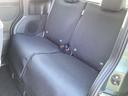 後席の足元が広いのでゆったりとお乗りいただけます。シートカバー付きです。