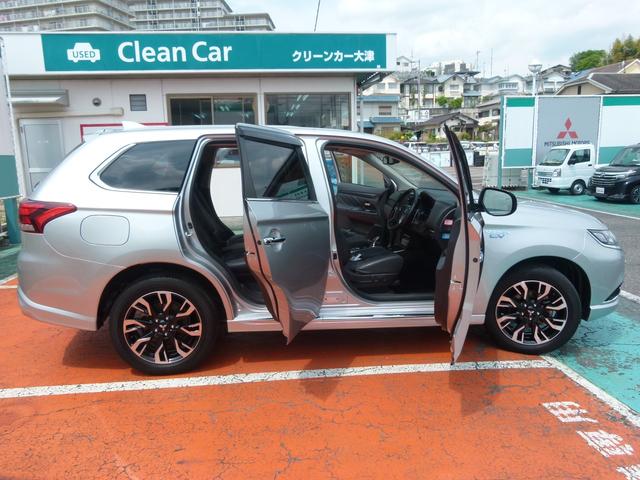 アウトランダーＰＨＥＶ Ｇナビパッケージ　プラグインハイブリッド４ＷＤ　ＭＭＣＳナビ　全方位カメラ　衝突軽減ブレーキ　１００Ｖ電源　ＥＴＣ　後側方検知警報　レーダークルーズ　電動テールゲート　ワンオーナー（76枚目）