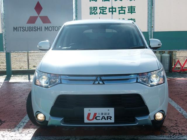 アウトランダー ２４Ｇナビパッケージ　４ＷＤ　７人乗り　純正ＭＭＣＳナビ　バックカメラ　ＥＴＣ　衝突被害軽減ブレーキ　レーダークルーズ　電動テールゲート　スマーキー　アイドリングストップ　ワンオーナー（2枚目）