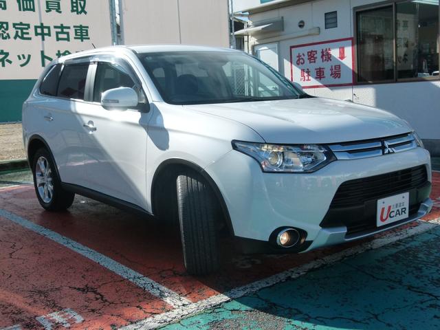 アウトランダー ２４Ｇナビパッケージ　４ＷＤ　７人乗り　純正ＭＭＣＳナビ　バックカメラ　ＥＴＣ　衝突被害軽減ブレーキ　レーダークルーズ　電動テールゲート　スマーキー　アイドリングストップ　ワンオーナー（3枚目）