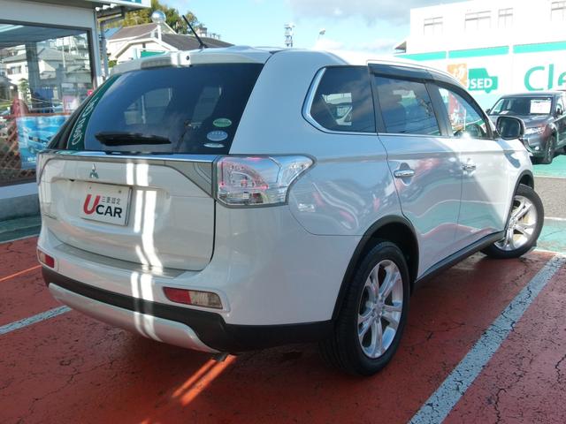 アウトランダー ２４Ｇナビパッケージ　４ＷＤ　７人乗り　純正ＭＭＣＳナビ　バックカメラ　ＥＴＣ　衝突被害軽減ブレーキ　レーダークルーズ　電動テールゲート　スマーキー　アイドリングストップ　ワンオーナー（8枚目）