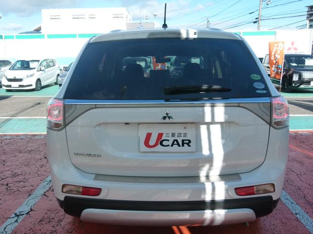 アウトランダー ２４Ｇナビパッケージ　４ＷＤ　７人乗り　純正ＭＭＣＳナビ　バックカメラ　ＥＴＣ　衝突被害軽減ブレーキ　レーダークルーズ　電動テールゲート　スマーキー　アイドリングストップ　ワンオーナー（9枚目）