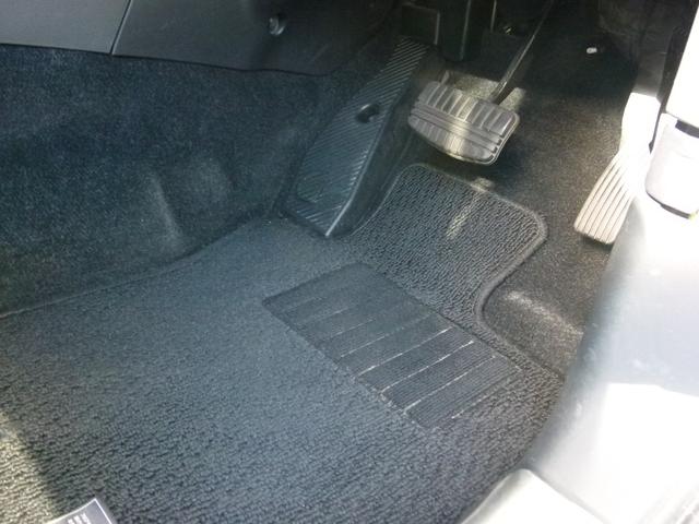 アウトランダー ２４Ｇナビパッケージ　４ＷＤ　７人乗り　純正ＭＭＣＳナビ　バックカメラ　ＥＴＣ　衝突被害軽減ブレーキ　レーダークルーズ　電動テールゲート　スマーキー　アイドリングストップ　ワンオーナー（14枚目）