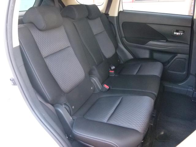 アウトランダー ２４Ｇナビパッケージ　４ＷＤ　７人乗り　純正ＭＭＣＳナビ　バックカメラ　ＥＴＣ　衝突被害軽減ブレーキ　レーダークルーズ　電動テールゲート　スマーキー　アイドリングストップ　ワンオーナー（15枚目）