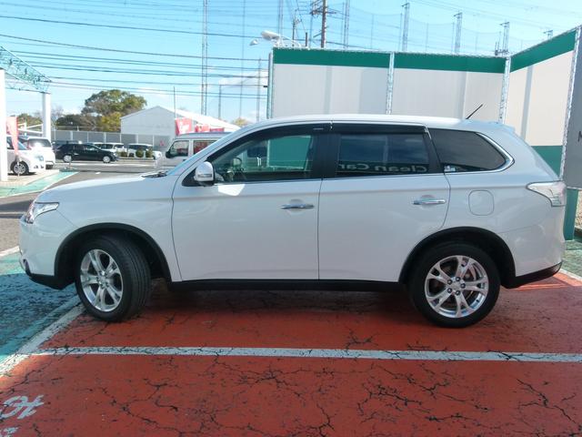 アウトランダー ２４Ｇナビパッケージ　４ＷＤ　７人乗り　純正ＭＭＣＳナビ　バックカメラ　ＥＴＣ　衝突被害軽減ブレーキ　レーダークルーズ　電動テールゲート　スマーキー　アイドリングストップ　ワンオーナー（19枚目）