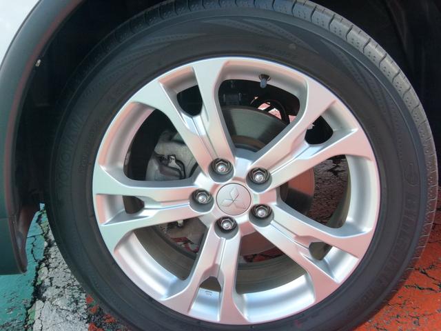 アウトランダー ２４Ｇナビパッケージ　４ＷＤ　７人乗り　純正ＭＭＣＳナビ　バックカメラ　ＥＴＣ　衝突被害軽減ブレーキ　レーダークルーズ　電動テールゲート　スマーキー　アイドリングストップ　ワンオーナー（41枚目）