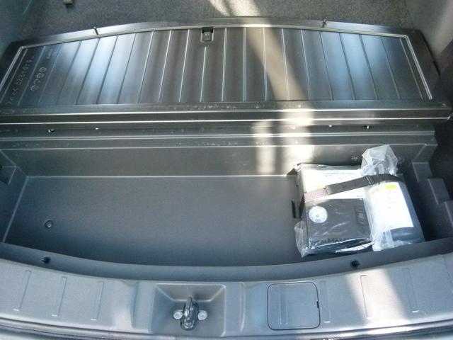 アウトランダー ２４Ｇナビパッケージ　４ＷＤ　７人乗り　純正ＭＭＣＳナビ　バックカメラ　ＥＴＣ　衝突被害軽減ブレーキ　レーダークルーズ　電動テールゲート　スマーキー　アイドリングストップ　ワンオーナー（61枚目）