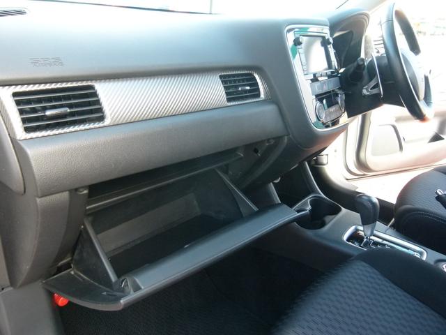 アウトランダー ２４Ｇナビパッケージ　４ＷＤ　７人乗り　純正ＭＭＣＳナビ　バックカメラ　ＥＴＣ　衝突被害軽減ブレーキ　レーダークルーズ　電動テールゲート　スマーキー　アイドリングストップ　ワンオーナー（69枚目）