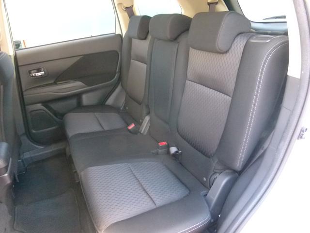 アウトランダー ２４Ｇナビパッケージ　４ＷＤ　７人乗り　純正ＭＭＣＳナビ　バックカメラ　ＥＴＣ　衝突被害軽減ブレーキ　レーダークルーズ　電動テールゲート　スマーキー　アイドリングストップ　ワンオーナー（70枚目）