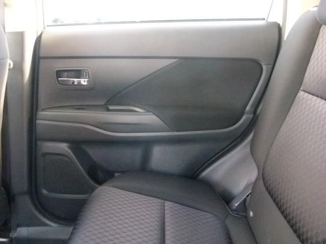 アウトランダー ２４Ｇナビパッケージ　４ＷＤ　７人乗り　純正ＭＭＣＳナビ　バックカメラ　ＥＴＣ　衝突被害軽減ブレーキ　レーダークルーズ　電動テールゲート　スマーキー　アイドリングストップ　ワンオーナー（75枚目）