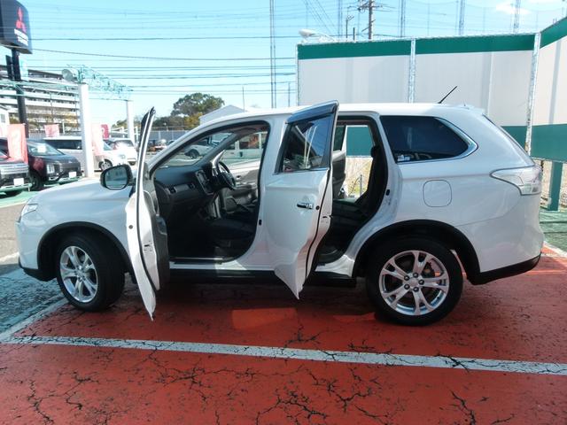 アウトランダー ２４Ｇナビパッケージ　４ＷＤ　７人乗り　純正ＭＭＣＳナビ　バックカメラ　ＥＴＣ　衝突被害軽減ブレーキ　レーダークルーズ　電動テールゲート　スマーキー　アイドリングストップ　ワンオーナー（78枚目）