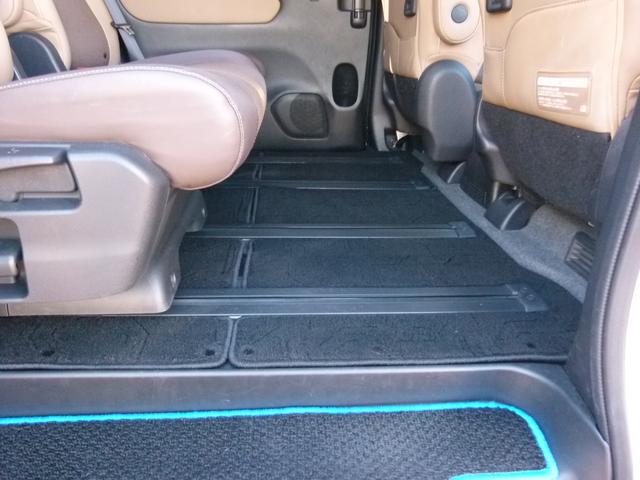 セレナ e-パワー ハイウェイスターV 7人乗 純正SDナビ 全方位カメラ 両側電動スライドドア プロパイロット デジタルルームミラー レーダークルーズ 衝突軽減ブレーキ 前ドラレコ シートヒーター(16枚目)