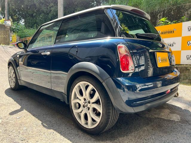 ＭＩＮＩ クーパー　チェックメイト　チェックメイト専用１７インチアルミ　ワンオーナー車　ヘッドライトコーティング済（5枚目）