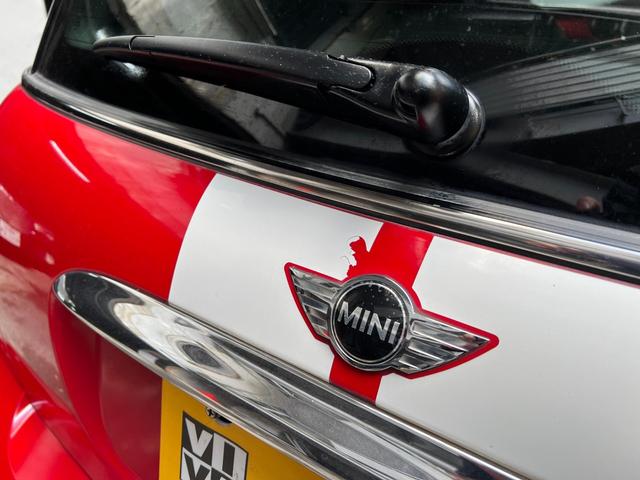 ＭＩＮＩ クーパーＳ　スーパーチャージャー　６速ＭＴ　ツートンカラー（25枚目）