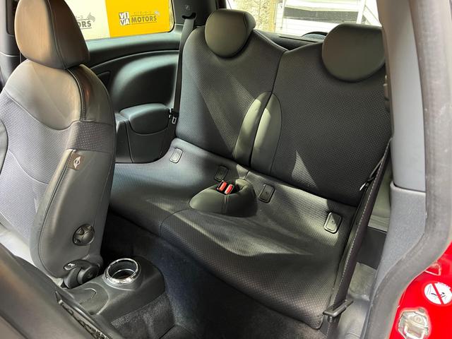 ＭＩＮＩ クーパーＳ　スーパーチャージャー　６速ＭＴ　ツートンカラー（29枚目）