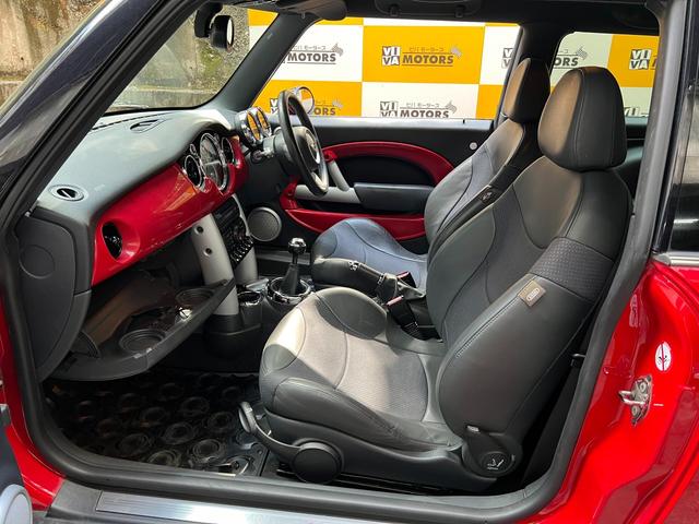 ＭＩＮＩ クーパーＳ　スーパーチャージャー　６速ＭＴ　ツートンカラー（34枚目）