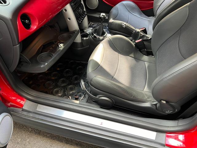 ＭＩＮＩ クーパーＳ　スーパーチャージャー　６速ＭＴ　ツートンカラー（35枚目）