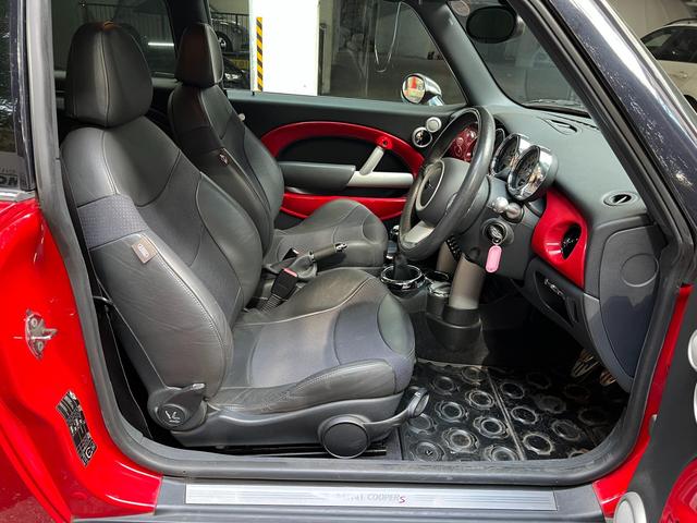 ＭＩＮＩ クーパーＳ　スーパーチャージャー　６速ＭＴ　ツートンカラー（38枚目）
