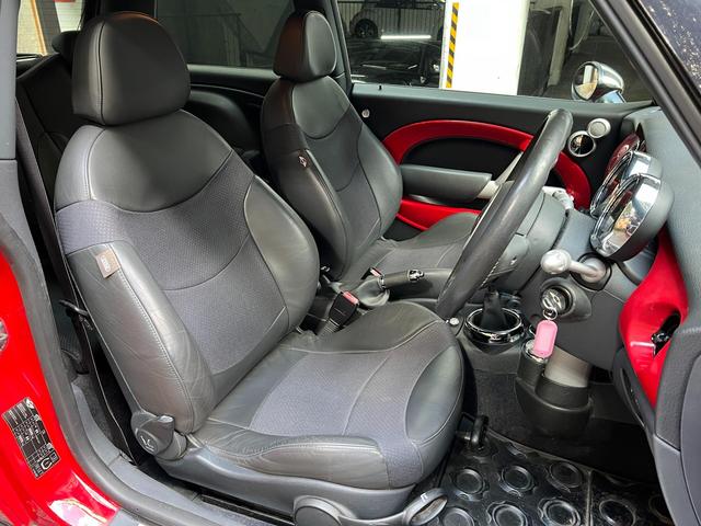 ＭＩＮＩ クーパーＳ　スーパーチャージャー　６速ＭＴ　ツートンカラー（39枚目）