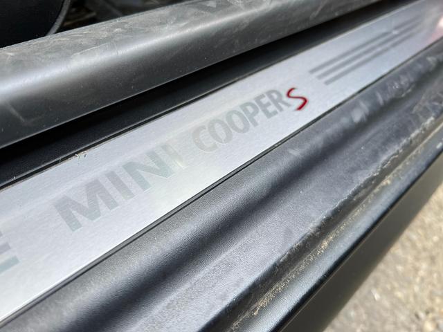 ＭＩＮＩ クーパーＳ　スーパーチャージャー　６速ＭＴ　ツートンカラー（40枚目）