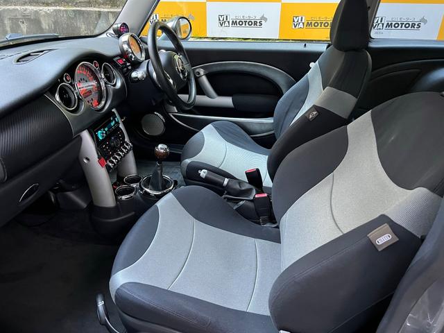 ＭＩＮＩ クーパーＳ　６ＭＴ　スーパーチャージャー　ツートンカラー（20枚目）