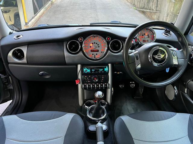 ＭＩＮＩ クーパーＳ　６ＭＴ　スーパーチャージャー　ツートンカラー（25枚目）