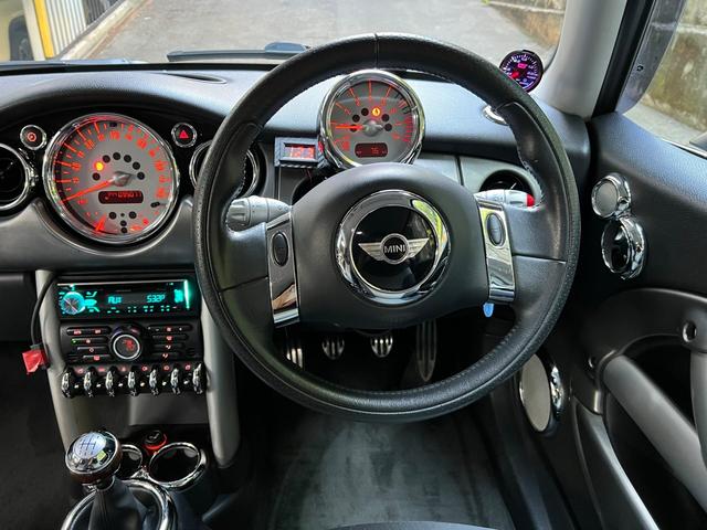 ＭＩＮＩ クーパーＳ　６ＭＴ　スーパーチャージャー　ツートンカラー（26枚目）