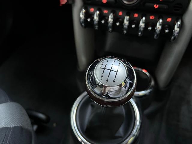 ＭＩＮＩ クーパーＳ　６ＭＴ　スーパーチャージャー　ツートンカラー（30枚目）