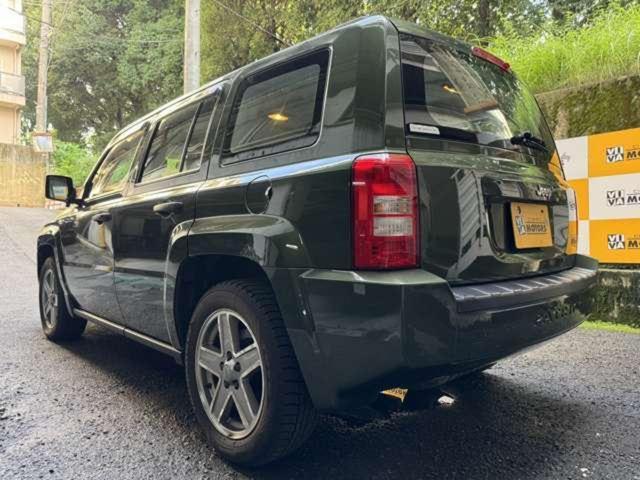 ジープ・パトリオット スポーツ　４ＷＤ　ディーラー車　右ハンドル　純正１７インチ（14枚目）