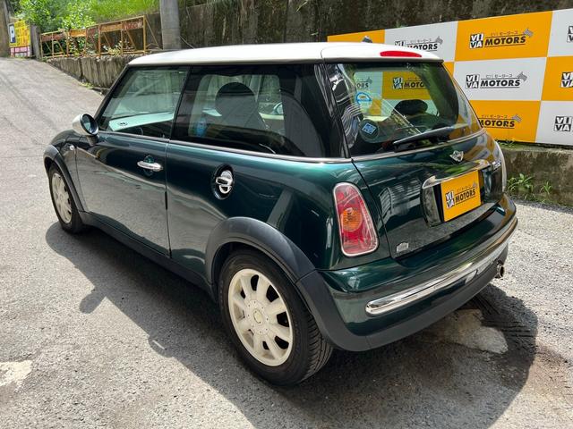 ＭＩＮＩ クーパー　サンルーフ　レザーシート　シートヒーター　ツートンカラー（2枚目）